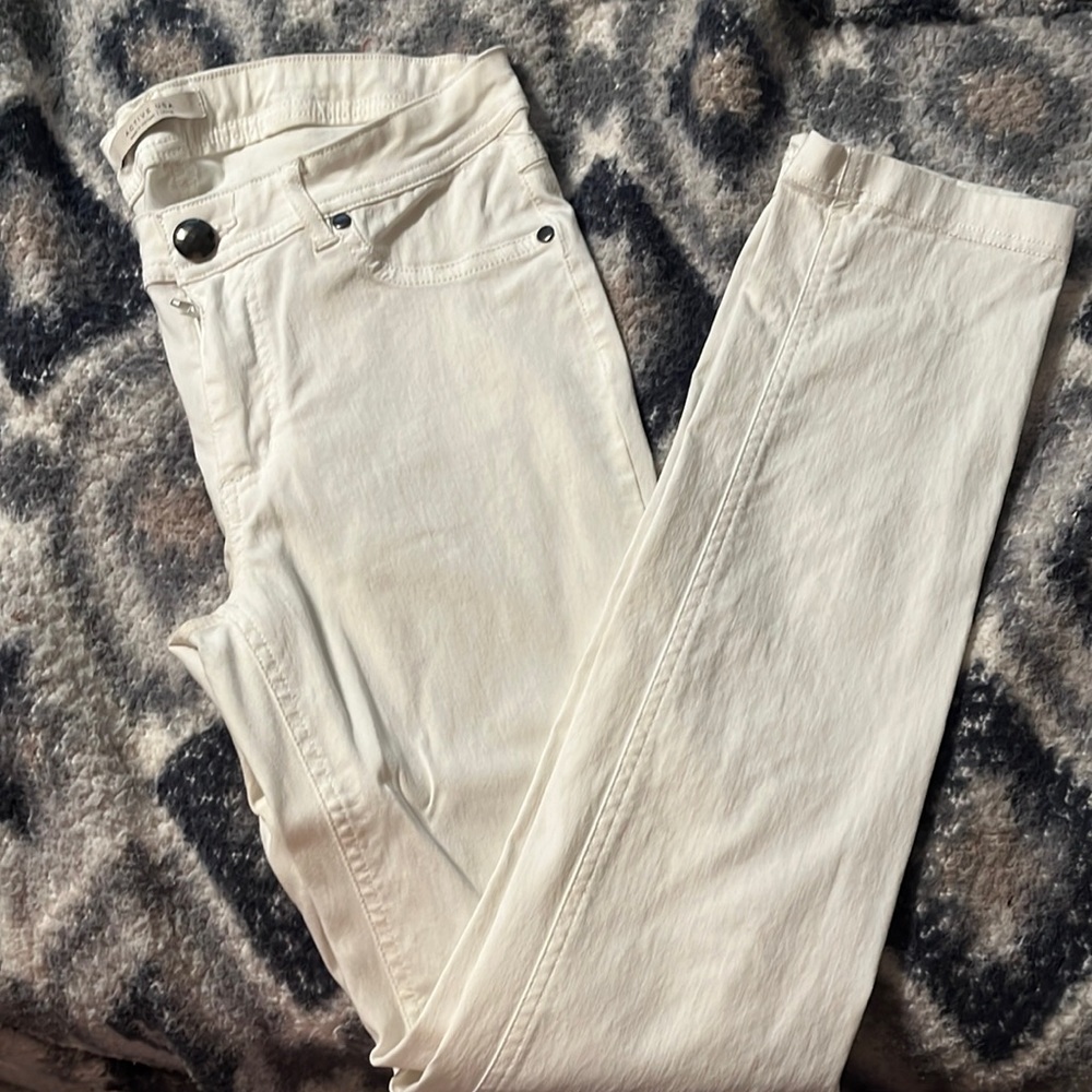 White skinny pants